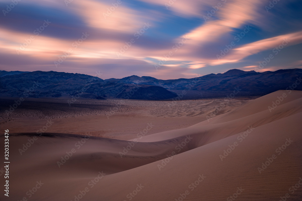 Fototapeta premium Eureka Dunes Dry Camp, suothwest USA sand