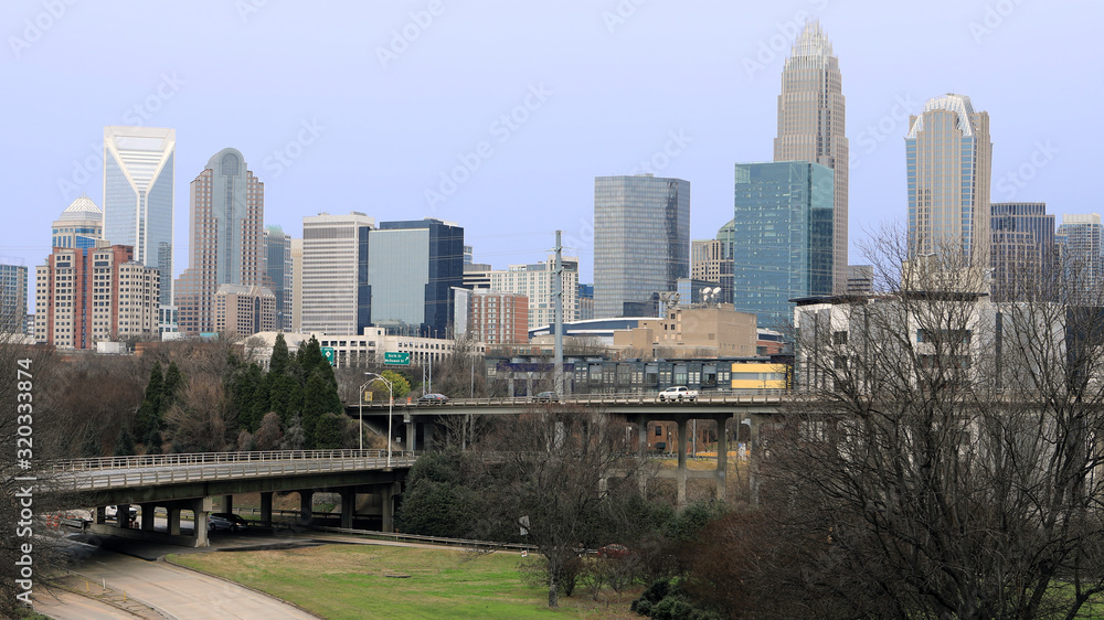 Obraz premium Charlotte, United States skyline and expressway
