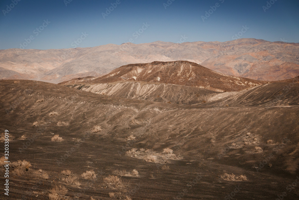 Fototapeta premium Ubehebe Crater, suothwest USA moonscape