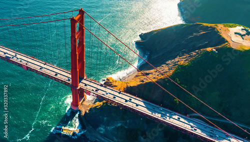 Платно Aerial view of the Golden Gate Bridge in San Francisco, CA