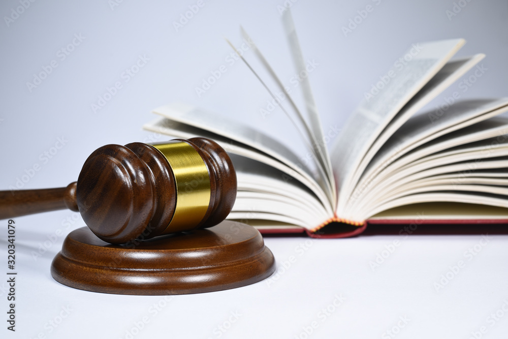 Justice jugement proces judicaire loi
