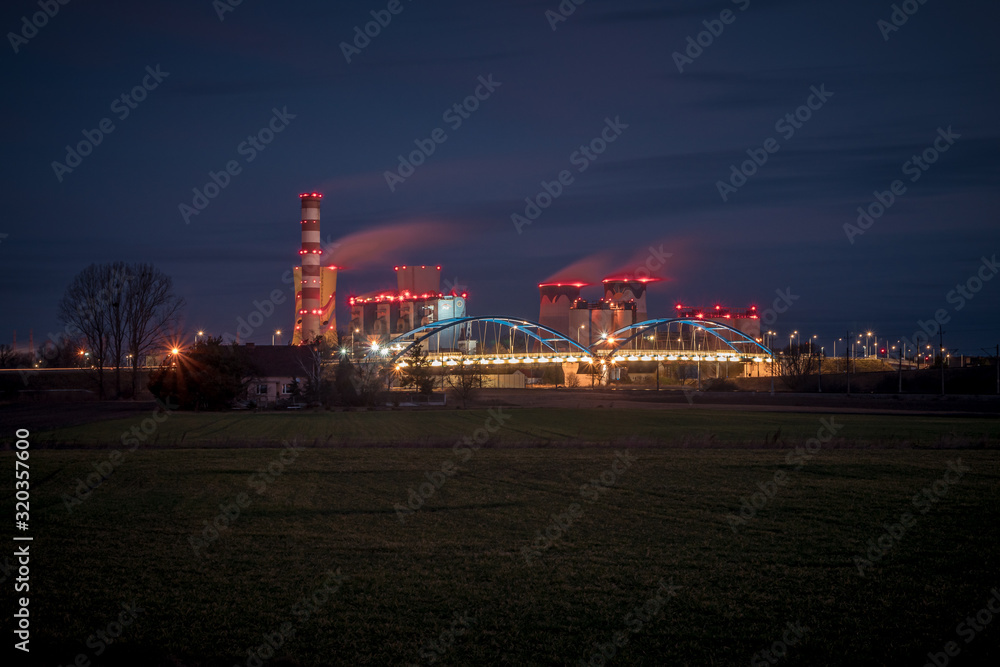 Fototapeta premium elektrownia opole w nocy