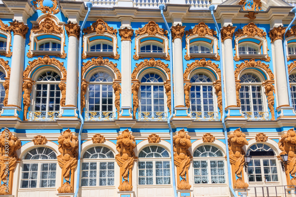 Φωτογραφία Fragment of Catherine Palace in a town of Tsarskoye Selo (Pushkin) near Saint Pe