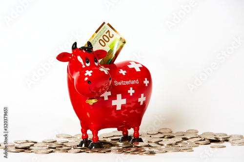Obraz na plátně Cash Cow - rote Kuh mit Schweizer Franken