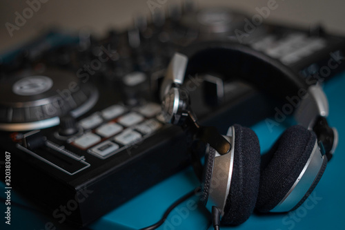 Headphone and sound audio controller music mixer dj pult