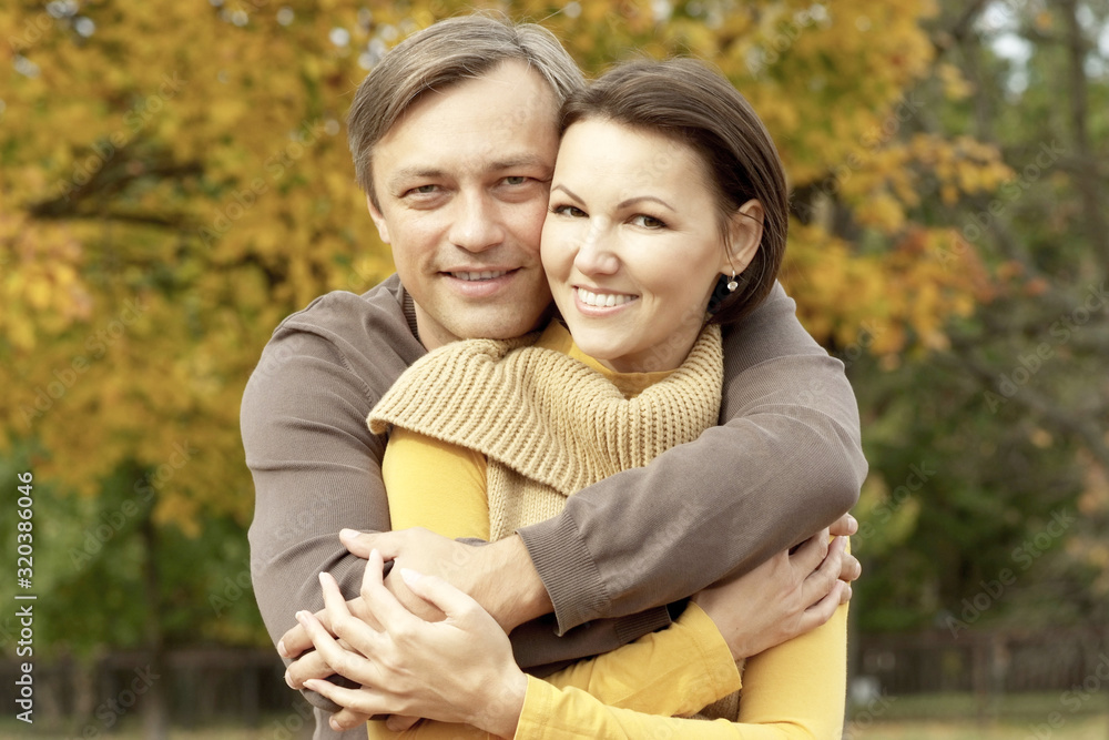 Naklejka premium Portrait of young happy couple in park