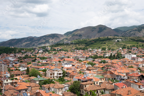 Vue panoramique de Korça en Albanie