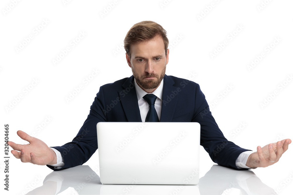 clueless young businessman in navy blue suit reading emails - obrazy, fototapety, plakaty 