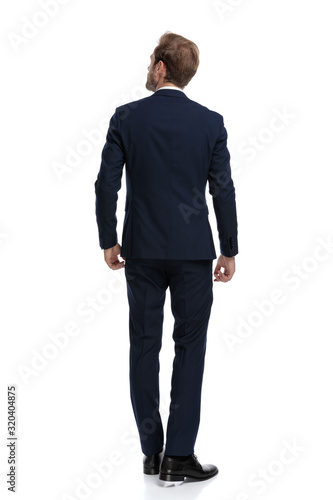 Fotomurale young businessman in navy blue suit looking up and dreaming