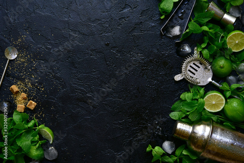 Obraz na plátně Ingredients and props for making mojito - traditional mexican lime and mint cocktail