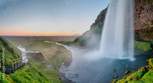 Beautiful Seljalandsfoss wa...