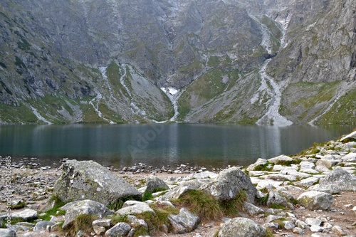 Czarny Staw pod Rysami o poranku