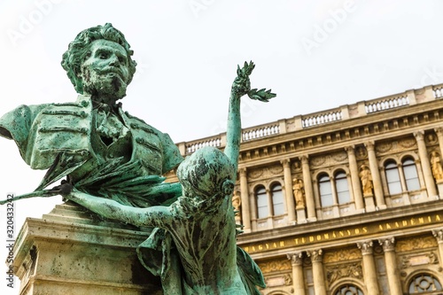statue in budapest