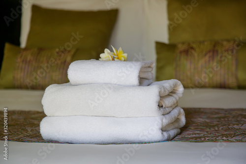 Fototapeta Naklejka Na Ścianę i Meble -  Clean bath towels on bed in hotel suite