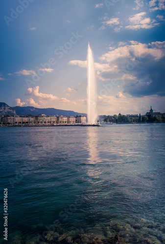 The Geneva Water Fountain also called as the Jet d'Eau, it is a large fountain in Geneva, Switzerland © Tiby