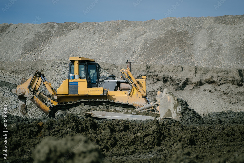 Obraz premium Bulldozer work at the gold mining site.