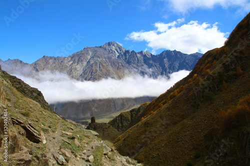 Landschaft Kaukasus-Blick auf Stepanzminda(Kasbegi) –Georgien