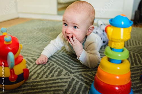 Obraz na płótnie 5 month old tummy time. w salonie