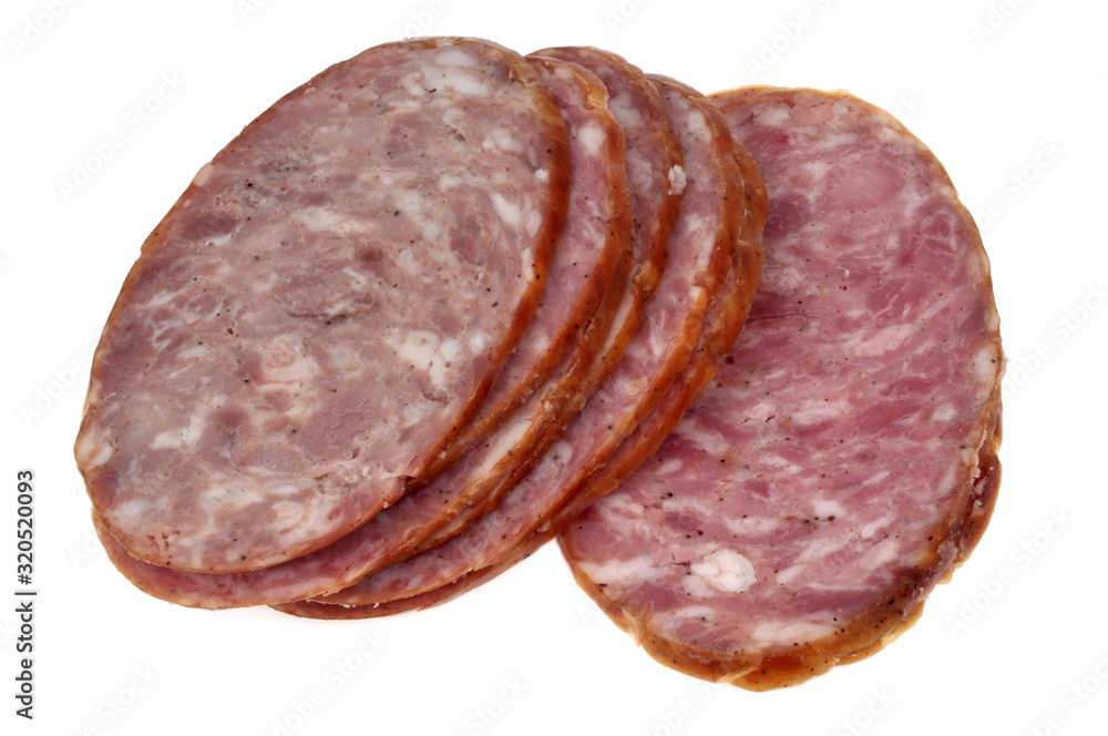 Tranches de saucisson à l'ail sur fond blanc Tranches de saucisson à l'ail sur fond blanc