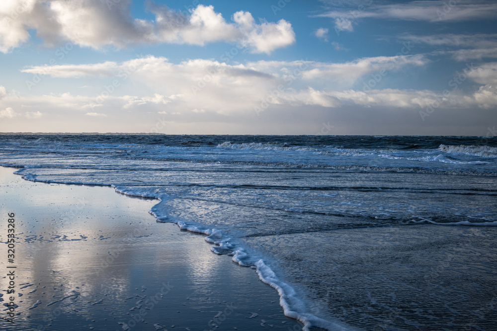 Fototapeta premium abendlicher Strandsparziergang