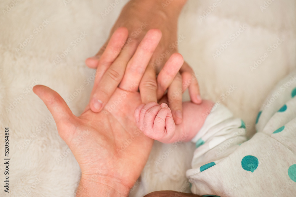 Mains bébé, papa et maman