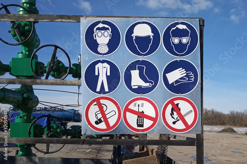 Obraz na plátně mandatory signs are on gas well fence