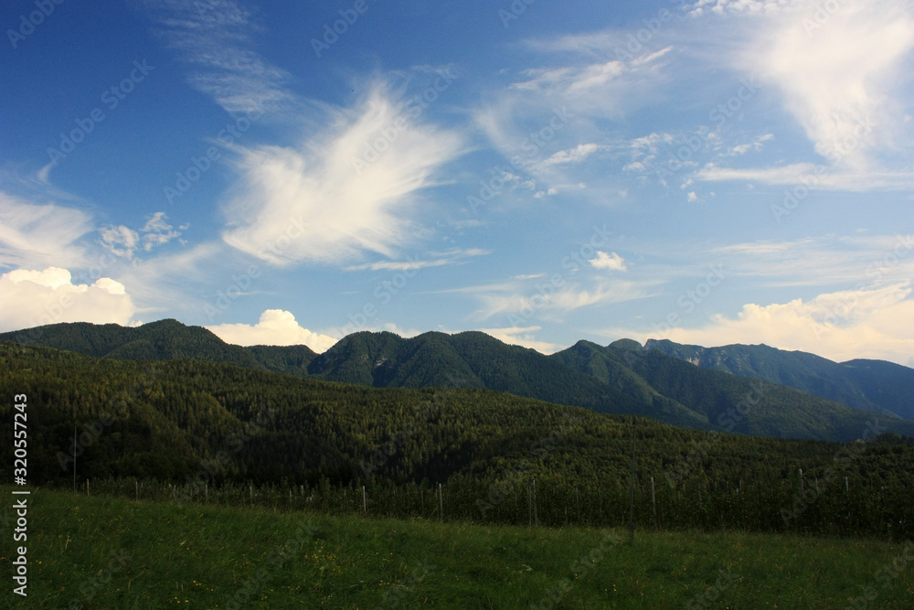 Fototapeta premium White clouds over the mountains