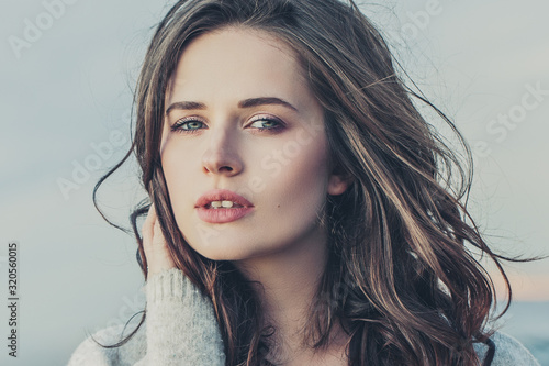 Canvas Print Beautiful woman with curly brown hair outdoor portrait