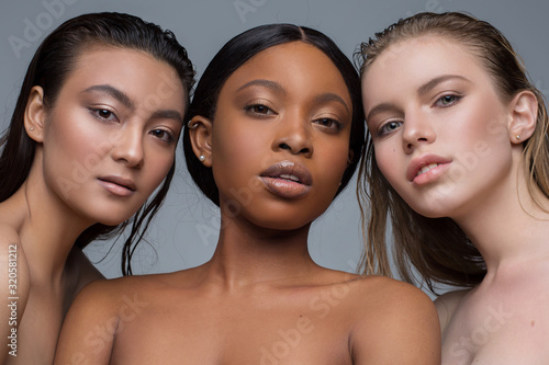 Valokuva Three multiracial young women with different types of skin.