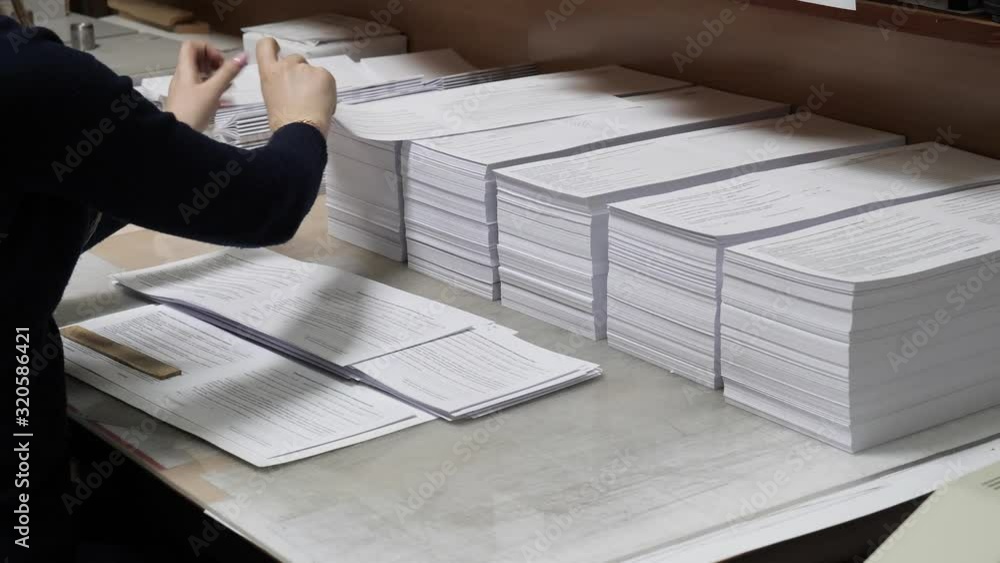 polygraphy. manual assembly of booklets and brochures polygraphy. manual assembly of booklets and brochures