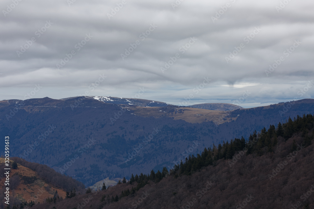 Fototapeta premium Nuages dans le ciel des Vosges