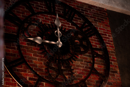  The clock pointed at nine o'clock in the morning.