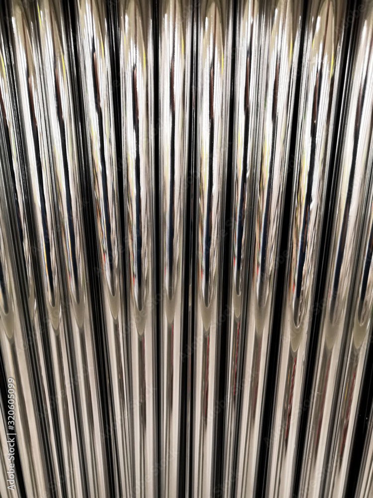 Obraz premium Aluminum pipes. Texture of metal pipes of the same diameter. The vertical arrangement of the elements.