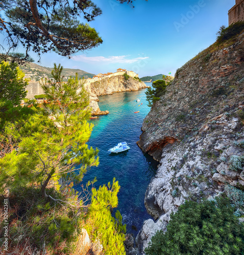 Fototapeta Naklejka Na Ścianę i Meble -  Fort Bokar and Fort Lovrijenac on a sunny day with boats on sea