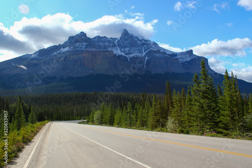 Scenic Views of the Icefields Parkway / Banff National Park / Alberta / Canada