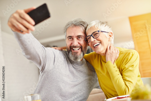 senior couple mobile phone happy cellphone selfie picture photo