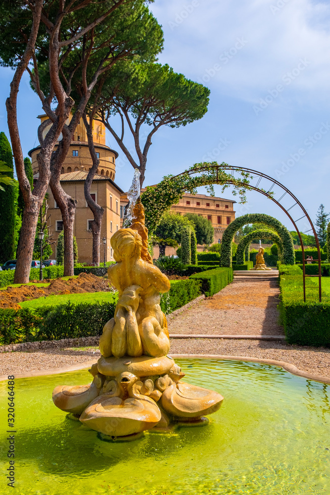 Φωτογραφία Rome, Vatican City, Italy - Alleys and fountains of French Garden section of the