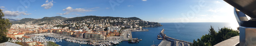 Traumhafte Aussicht auf den Hafen von Nizza