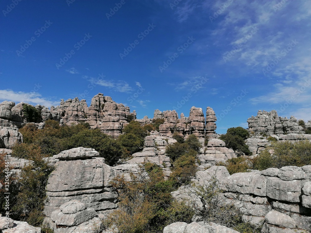 Torcal de Antequera, provincia de Málaga, Andalucía, España La forma única de las rocas se debe a la erosión que ocurrió hace 150 millones de años.  
