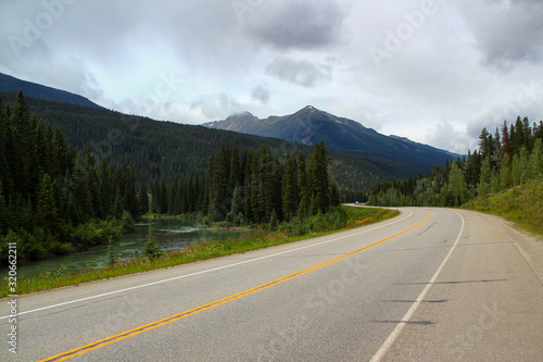 Icefield Parkway: Beautiful Road 93 between Banff and Jasper