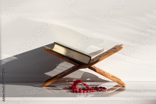 Canvas Print Quran - Muslims around the world put on wooden boards