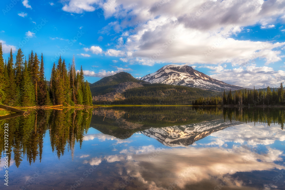 Reflections in the Oregon Mountains - Bend Oregon - Sparks Lake Reflections in the Oregon Mountains - Bend Oregon - Sparks Lake