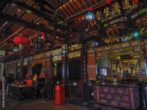 マラッカにあるマレーシア最古の中国寺院（青雲亭（チェン・フン・テン）寺院）の本堂内部 Inside of main building of Cheng Hoong Teng Temple in Malacca (Melaka), the oldest Chinese temple in Malaysia © Hideomi