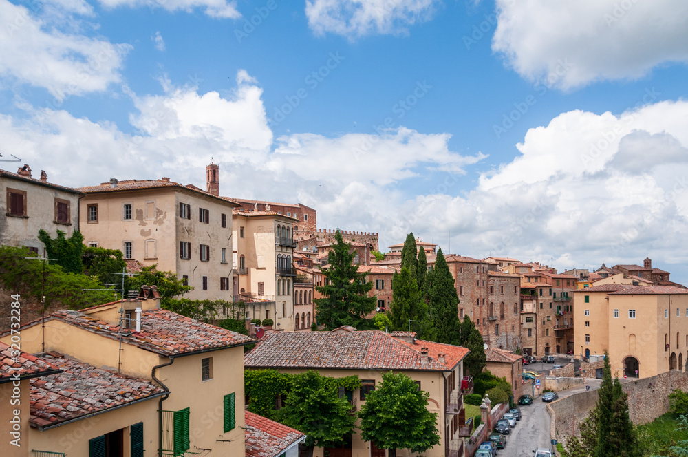 Die Stadt Montepulciano in der südlichenToskana bekannt durch ihren Rotwein Vino Nobile di Montepulciano