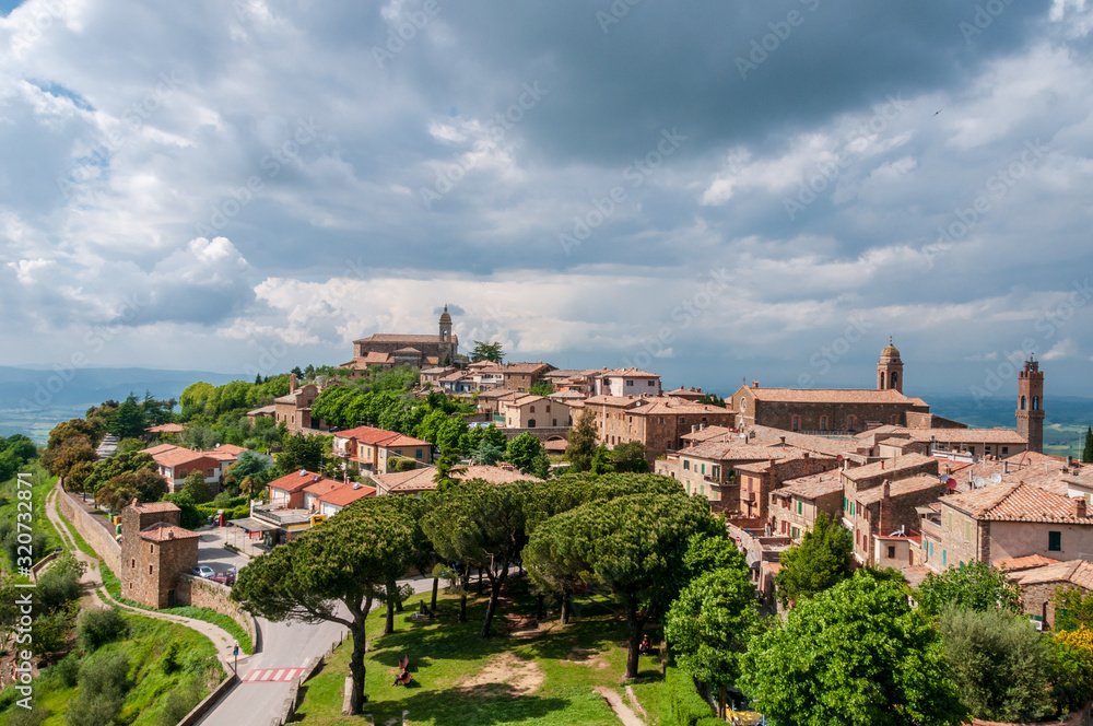 Montepulciano die Stadt des Rotweins Brunello in der Toskana südlich von Siena