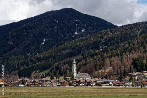 Italien - Toblach - Pfarrei zum hl. Johannes dem Täufer photo