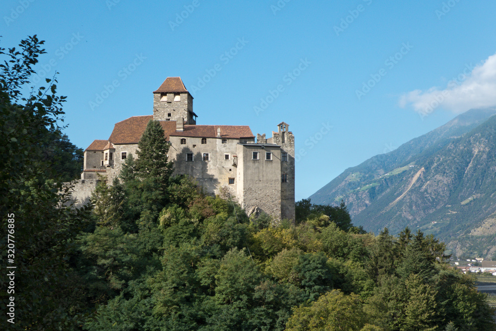 Burg bei Naturns im Vinschgau, Südtirol