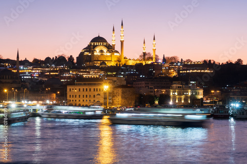 Obraz na płótnie Istanbul, Turkey - Jan 10, 2020: View of the Suleymaniye mosque in Istanbul, Turkey. w salonie