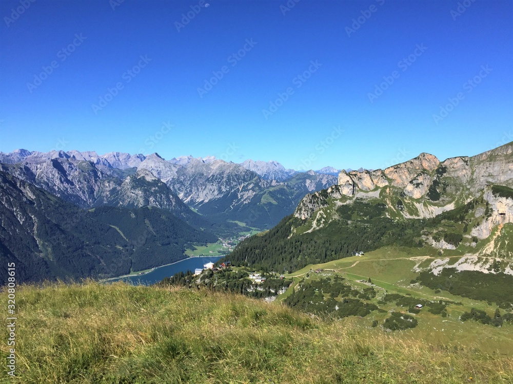 Obraz premium Widok na dolinę