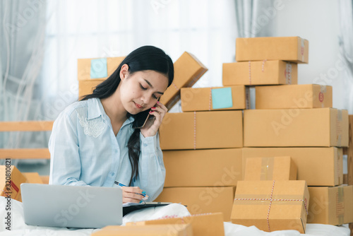 Young woman entrepreneur se...